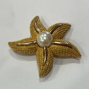 Vintage Gold Tone Textured Starfish Faux Peral Brooch Pin Sea Life Timeless 2"
